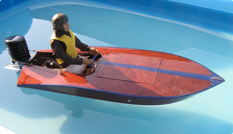 Choppy Fiberglas 1:5 Outboard-Racer model