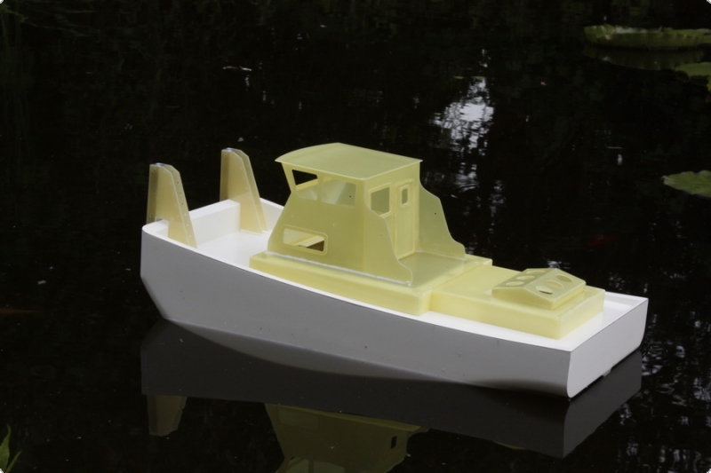 Turtle  working boat GfK Rumpf mit Oberdeck